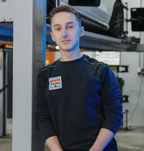 Cor, Werkplaatschef / 1ste autotechnicus