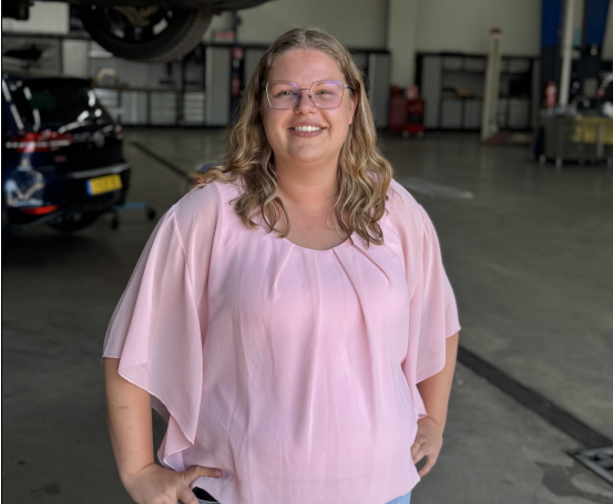 Rebecca, Service manager